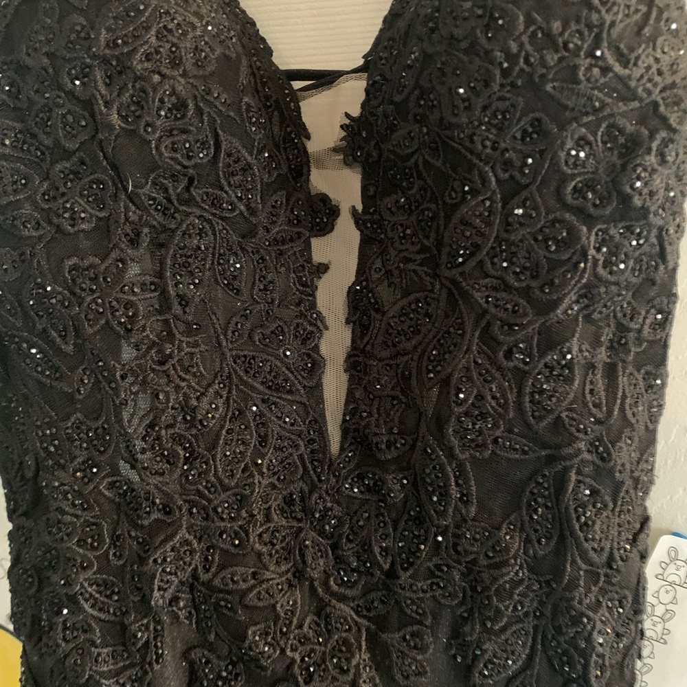 Amara Black Prom Dress, size 6 - Picture 5 of 16